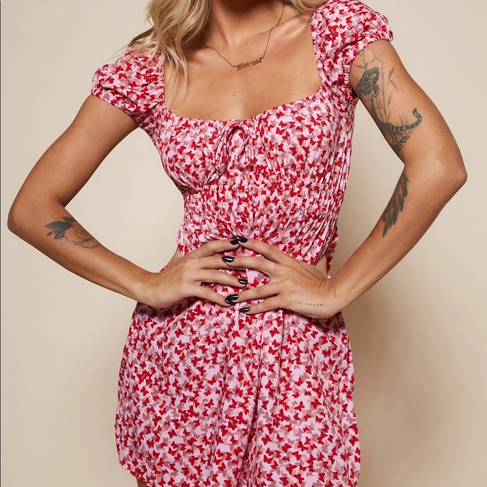 GALOVA MINI DRESS IN DITSY BUTTERFLY PEACH AND RED